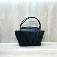 BV黑色大編織牛皮Arco29手提斜背包