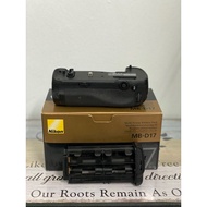 Battery Grip for Nikon MB-D17 Shipped With Tracking Number