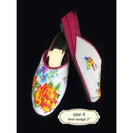 Size 4/ Eur 34/ 22.5cm: Peranakan Nyonya Beaded Slippers (Kasut Manek)