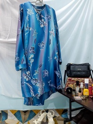 Baju Kurung Moden Dewasa Satin Batik Floral ( Preloved )