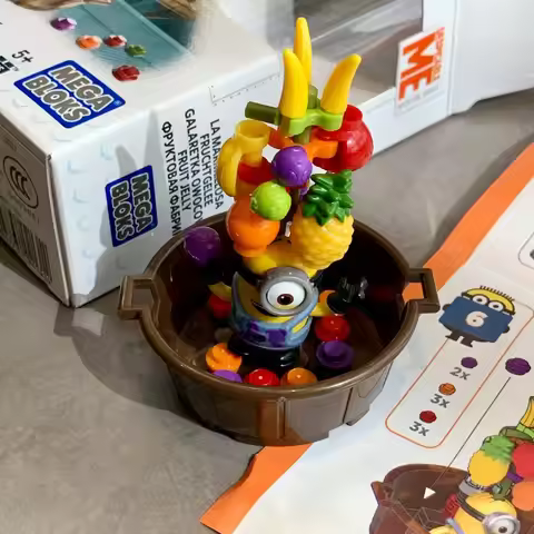 In Stock Canada's Mega Minions Fun Building Block Set Jelly Bucket and Hot Dog Stand and Other Small