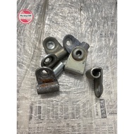 Cub's windshield catch bowl is completely disassembled (mounts under the neck)