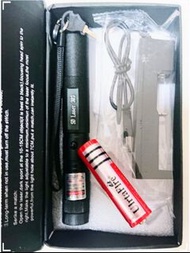 帳號內物品可併單限時大特價    全新黑色GREEN Laser Pointer 303滿天星鋁合金激光雷射筆附贈18650電池4800mah+充電器 專業級雷射筆戶外教學筆大功率電力持久綠光鐳射筆全配高功率逗貓娛樂聖誕禮物生日禮物