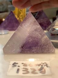 兆鑫生活館-紫水晶金字塔(約5.2公分,132g，粉紫) 冥想啟動能量開智慧助打坐擺
