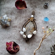 【山眠】花叢 珊瑚玉墜飾