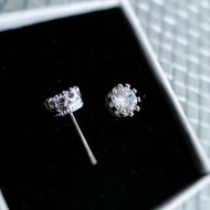 925純銀六抓皇冠AAA蘇聯鑽耳環 925 Sterling Silver Crown AAA Grade Cubic Zirconia Earrings
