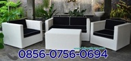 model sofa rotan ruang tamu , warna hitam putih