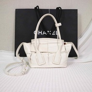 BV  ARCO 29  奶油白內拼金棕油蠟皮 可拆卸肩帶