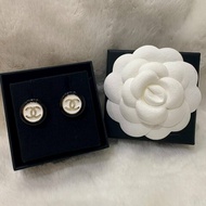 *SHIHNA名牌精品*   CHANEL 黑白琺瑯鈕扣耳環