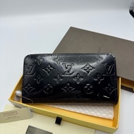 LV 黑色 光面牛皮長銀包，可以放下手機