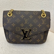 Louis Vuitton/路易威登 Passy 郵差包 M45592 經典Monogram塗層帆布打造，SP0241芯片款保障正品