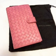 義大利正品Bottega Veneta粉紅色皮夾．中長夾．護照夾(正品．六成新)