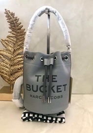 รับประกันแท้💯 MARC JACOB SHOP H652L01PF22-050 THE LEATHER BUCKET BAG
