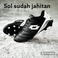 LOTTO Lotto's latest football boots (sewn soles)