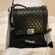 Chanel BOY 25CM黑色牛皮仿舊銀扣