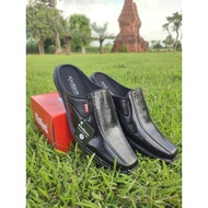 Kickers/ men's leather slop sandals Trendy/ sandals Latest kickers slop sandals