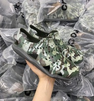 GIÀY NHỰA SANDAL CROCS SWIFTWAVE CAMO XANH CHO NAM