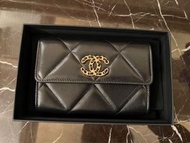 🖤🖤 CHANEL Lambskin Quilted Chanel 19 Flap Wallet Black 絕版黑色 medium size Chanel 19  超美型格 銀包