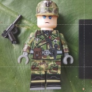 WW 2 German in camo uniform with standee plate.(Plastic toy and less than 2 inches)