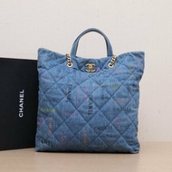 CHANEL 22PTote購物袋Logo印花鏈條肩帶牛仔藍牛仔晶片開金扣肩背包