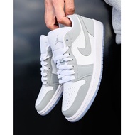 [ พร้อมส่ง ของแท้ 100% ] Jordan 1 Low Wolf Grey สีสุดฮิต แต่งตัวง่ายย เข้าทุกลุค 6.5usw 23.5cm 37.5e