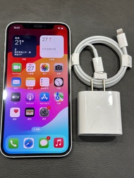 IPhone  12  白色   128g   6.1吋   (IOS:17.4.1）單機無盒、附快充組、 原屏、原彩顯示、IMEI及序號都正常、外觀九成新、左上邊框有點小傷。 其餘漂亮無損、無故障無泡水。所有功能正常、效能順暢、已貼保護貼。 電池健康度🔋100%（已更換全新純鈷電芯、可顯示健康度。）