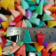 Small triangular beads (85pcs)