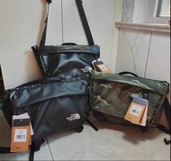 The North Face Base Camp Voyager 斜背袋 黑色/迷彩色 防水耐磨