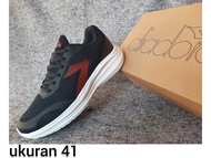 sepatu sport runing pria diadora hitam merah