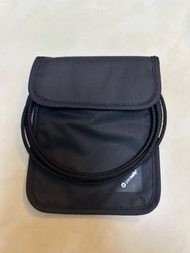 Pacsafe X75 RFID 屏蔽掛頸袋