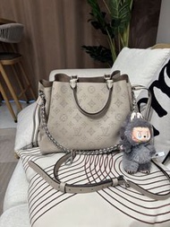 Lv Bella tote calfskin 2way bag  100%Authentic, 98%New  💎尖沙咀中港城門市
