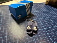Adidas拖鞋吊飾（藏青）