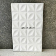 keramik dinding 25x40 glossy putih motif bunga timbul / keramik dinding kamar mandi 25x40 aristocrat