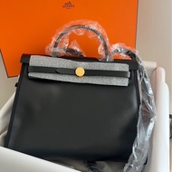 ❣️購買可放心，是我自己親自靠櫃、付款買單，不賣假。Hermès 愛馬仕 Herbag 31 防水布黑/金/外縫