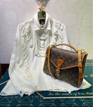 【NA She.歐美精品進口服飾名品】LV 經典原花老花翻蓋式穿扣式扣頭可拆背帶小款手提肩背包 小公事包 Ivy包 小公文包 郵差包 信封包 復古書包 典藏款 絕版品 停產款 熱銷款 人氣爆款 小紅書