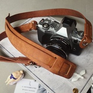 復古單反微單膠片機相機帶 純手工牛皮 客製化刻字禮物 訂製顏色