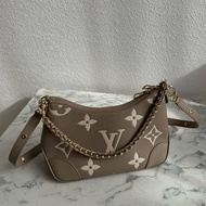 LV M13224斑鳩灰腋下半月包 超美✨✨