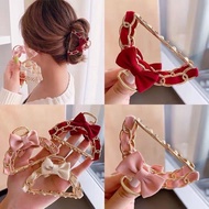 Chain bow tie