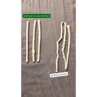 Al Raudah Kayu Sugi/ Salvadora persica / Miswak Hijau Kering/ sewak Kering Natural Toothbrush for or