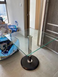 玻璃枱一張 約60x60cm