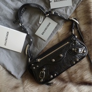 ▪️現貨近新▪️Balenciaga Le Cagole Sling XS 巴黎世家皮革腋下包