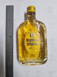 日本三得利角瓶威士忌，40%，180ml(小角)，Suntory Whisky 180ml，40%一支，送品牌 Evan Williams Bourbon 不銹鋼酒壼，容量：7盎司，一個