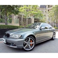 2004年 BMW 330CI (新車249萬 僅跑11萬 超少開 一年跑不到一萬) 6*SRS 天窗 原廠最大馬力可達231hp，與上一代美規M3的240hp相差無幾，另外車主在制動上也下了一番功夫