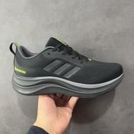 Adidas Terrex Gore-Tex 黑色運動鞋