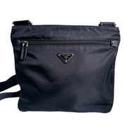 Prada 三角標誌斜背包/肩背包

PRADA 黑色 [二手]