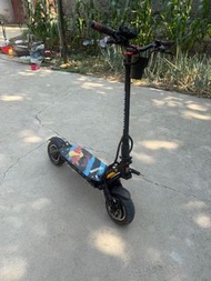 Dualtron 電動滑板車  Dualtron Victor DT勝利者，dt電動滑板車 極速80km，續航100km。60V 30AH LG電池 車身重33KG，新款EY3儀表盤，能連手機app。