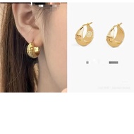 全新，僅專櫃試戴一次則無再配帶過，歐洲帶回，celine韓系耳環