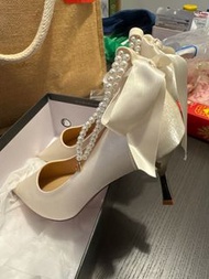 DAPHNE 珍珠高跟鞋