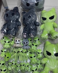 全新未拆 aespa karina柳智敏 just外星貓 14cm長腿貓 10cm綠色坐姿貓 8cm綠色小貓 芝士貓 原皮灰色貓坐姿娃 大貓40cm 大娃 坐墊坐墩 海星體 娃娃 外星綠貓 棉花娃娃 