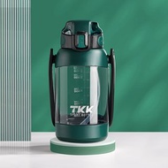 【TKK】美國進口Tritan獵鷹 手提+背帶 運動水壺1200ML-高山綠